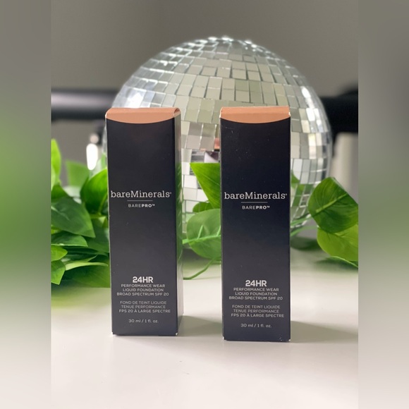 bareMinerals Barepro Performance Wear Liquid Foundation SPF 20, 24HR Vegan - Picture 4 of 5
